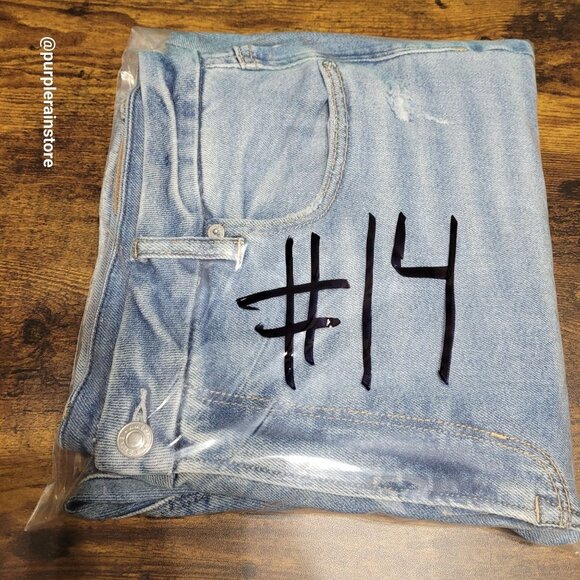 American Eagle Jeans Size 18 S Curvy Mom High Rise Medium Light Wash Denim - Picture 13 of 13